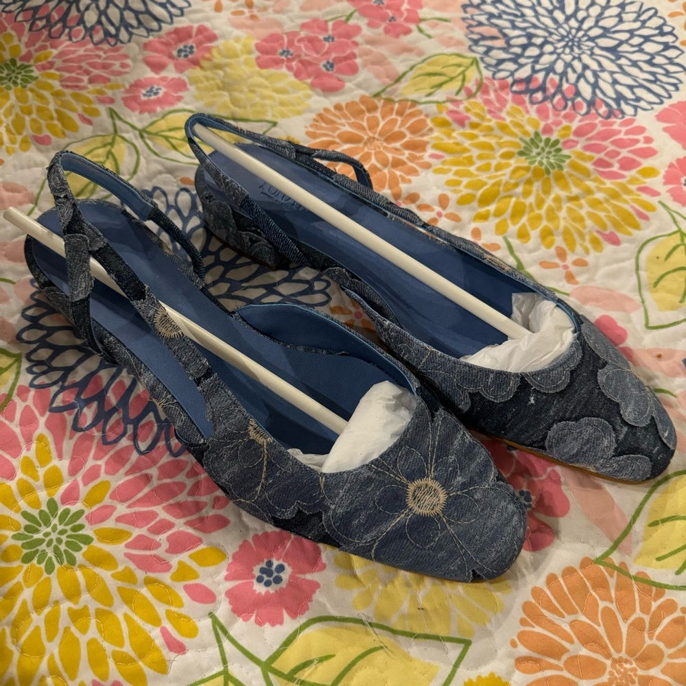 NIB Women’s toral jean flower shoes size 41 (10)